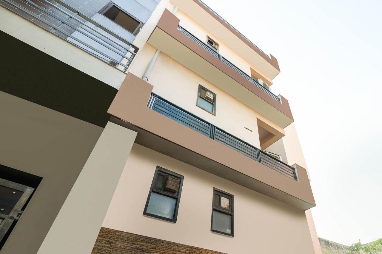 Spot On Hotel Grace Near Star Mall Γκουργκάον Εξωτερικό φωτογραφία