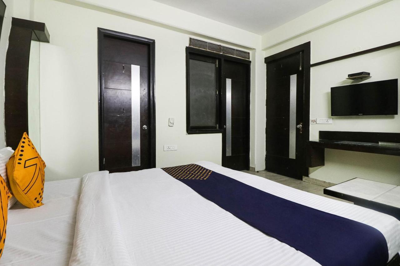 Spot On Hotel Grace Near Star Mall Γκουργκάον Εξωτερικό φωτογραφία