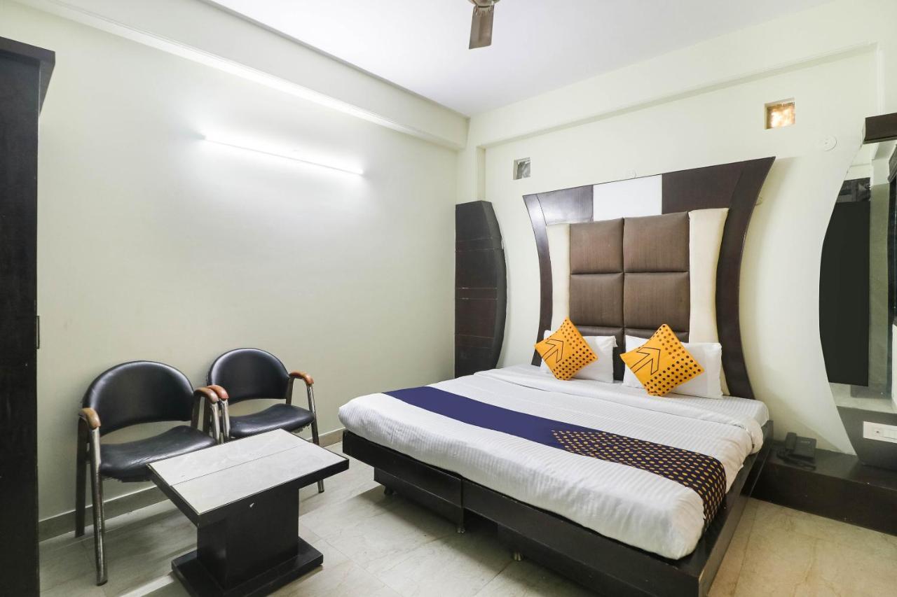 Spot On Hotel Grace Near Star Mall Γκουργκάον Εξωτερικό φωτογραφία