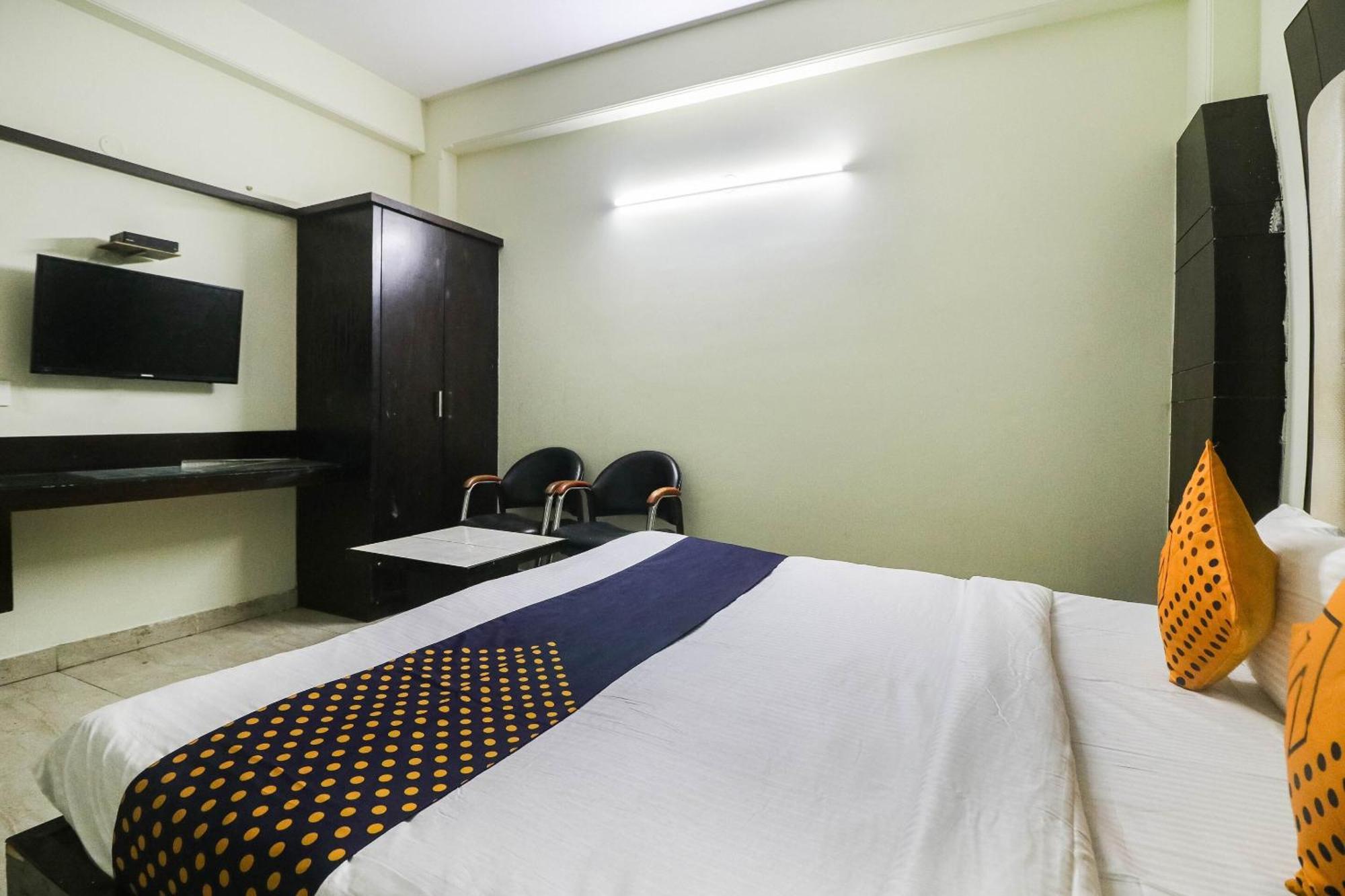 Spot On Hotel Grace Near Star Mall Γκουργκάον Εξωτερικό φωτογραφία