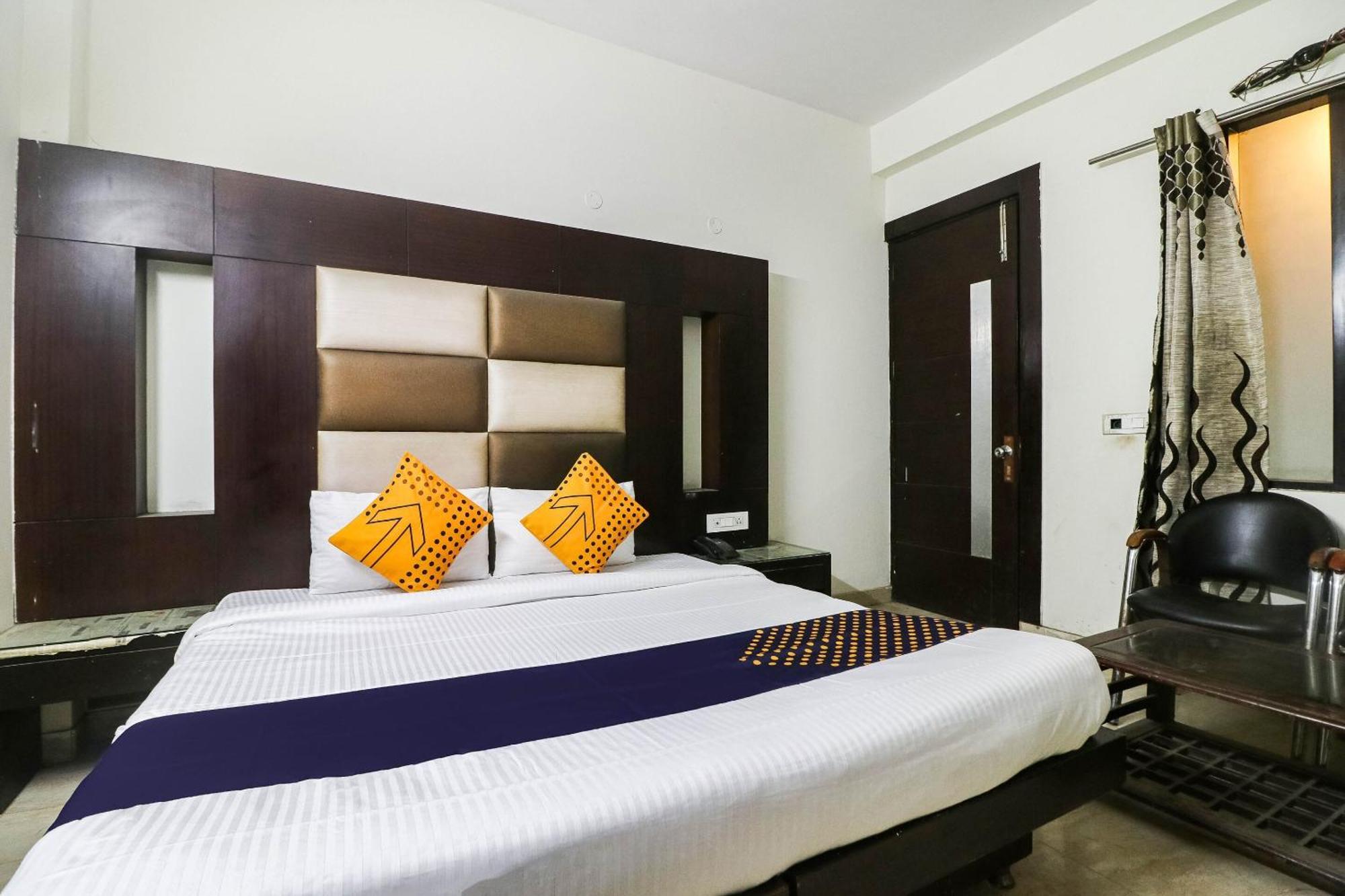Spot On Hotel Grace Near Star Mall Γκουργκάον Εξωτερικό φωτογραφία