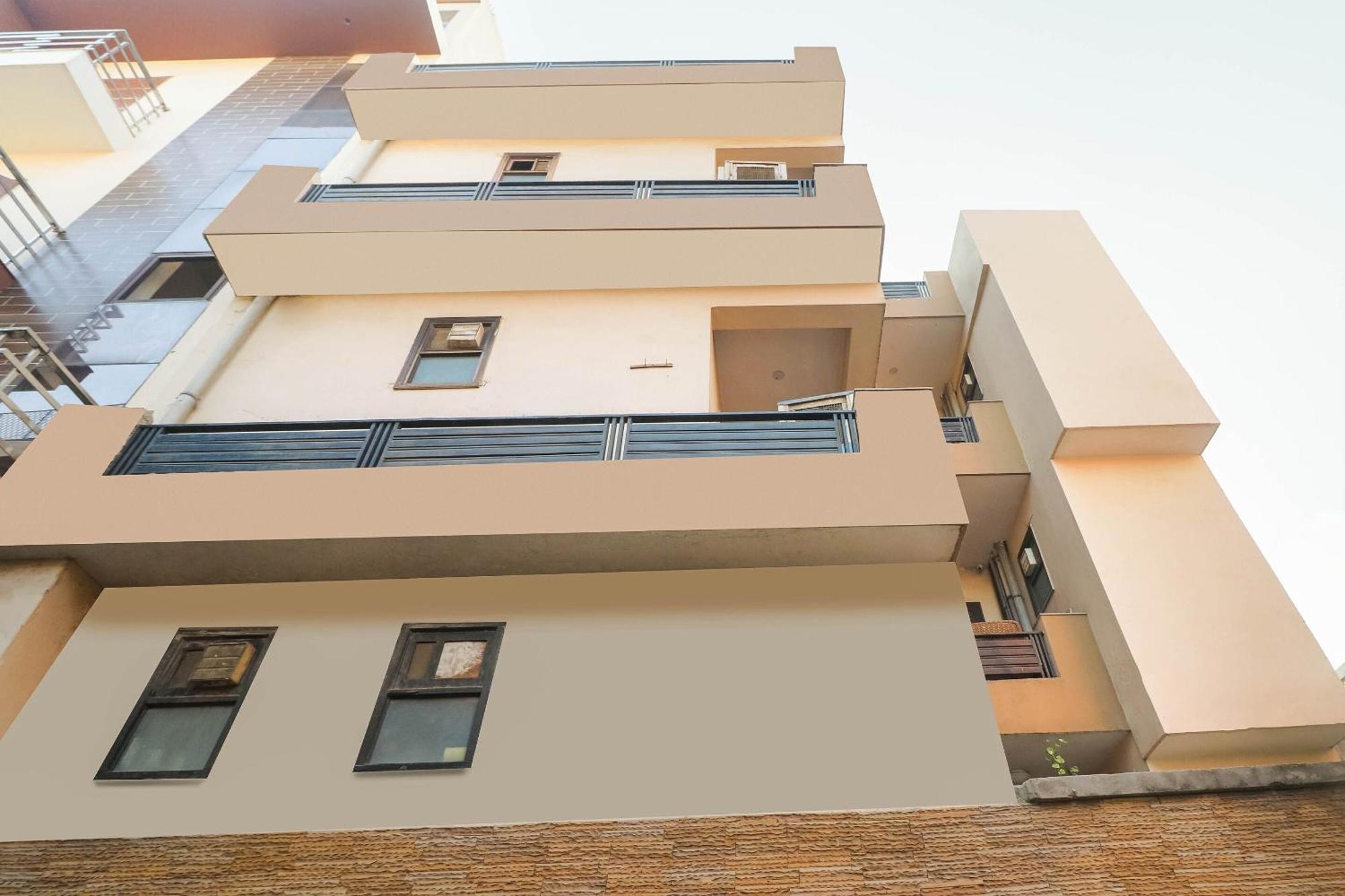 Spot On Hotel Grace Near Star Mall Γκουργκάον Εξωτερικό φωτογραφία