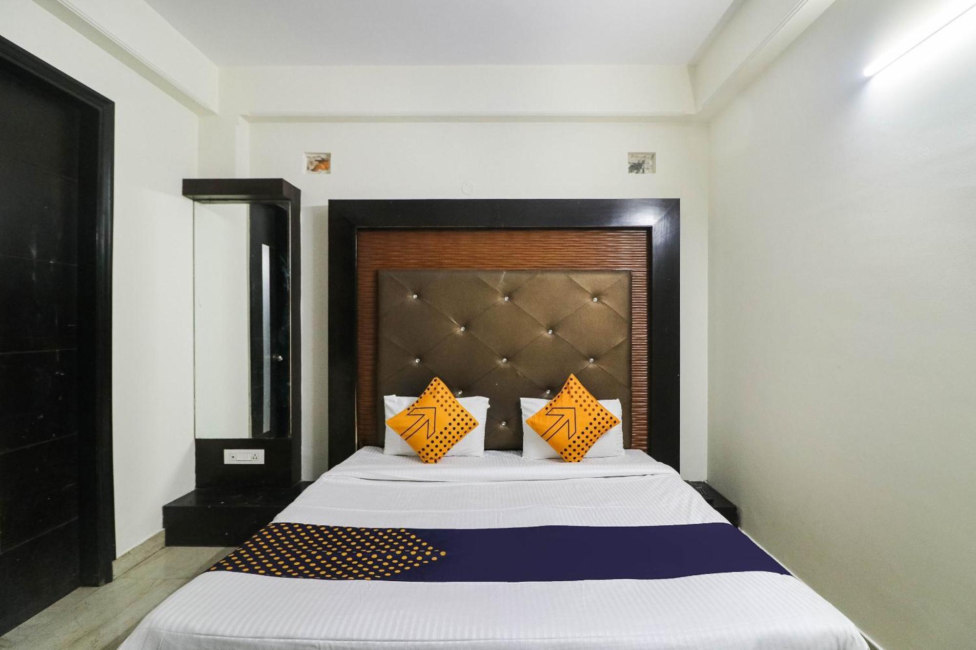 Spot On Hotel Grace Near Star Mall Γκουργκάον Εξωτερικό φωτογραφία