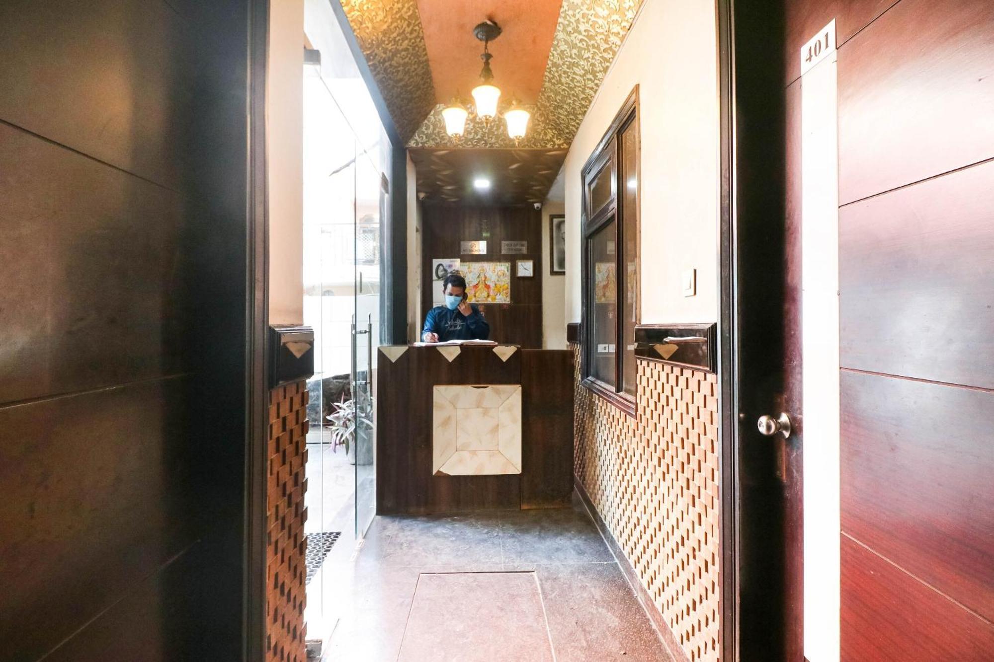 Spot On Hotel Grace Near Star Mall Γκουργκάον Εξωτερικό φωτογραφία
