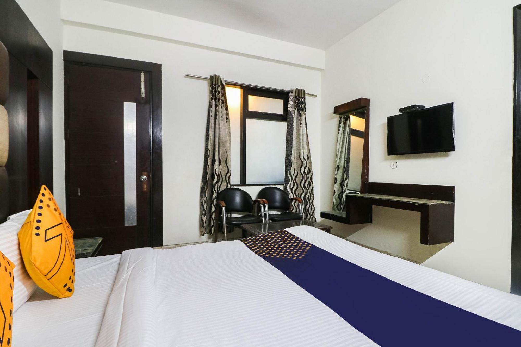 Spot On Hotel Grace Near Star Mall Γκουργκάον Εξωτερικό φωτογραφία