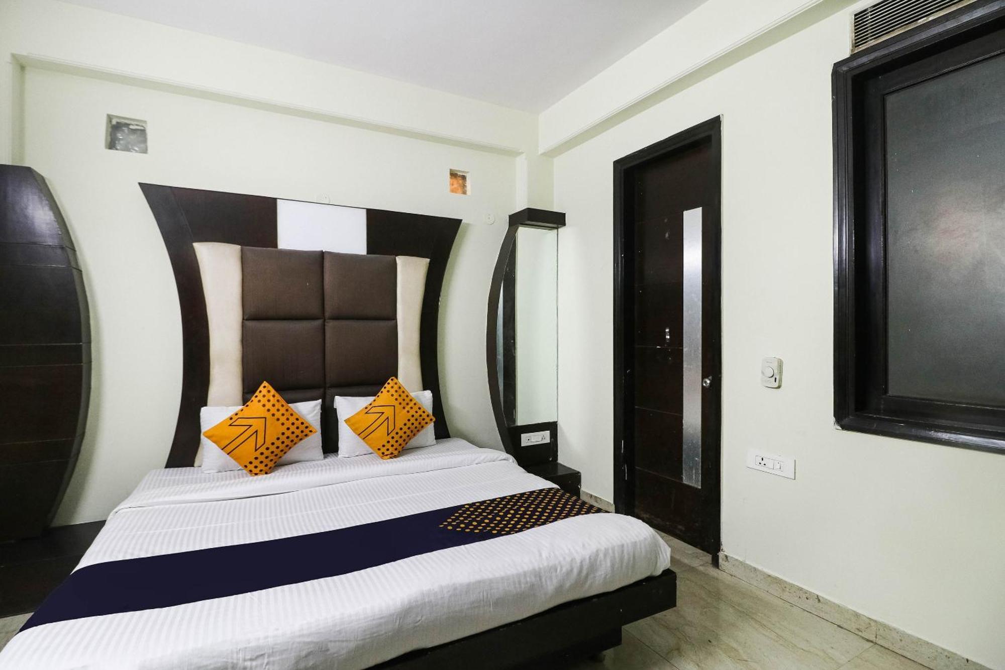 Spot On Hotel Grace Near Star Mall Γκουργκάον Εξωτερικό φωτογραφία