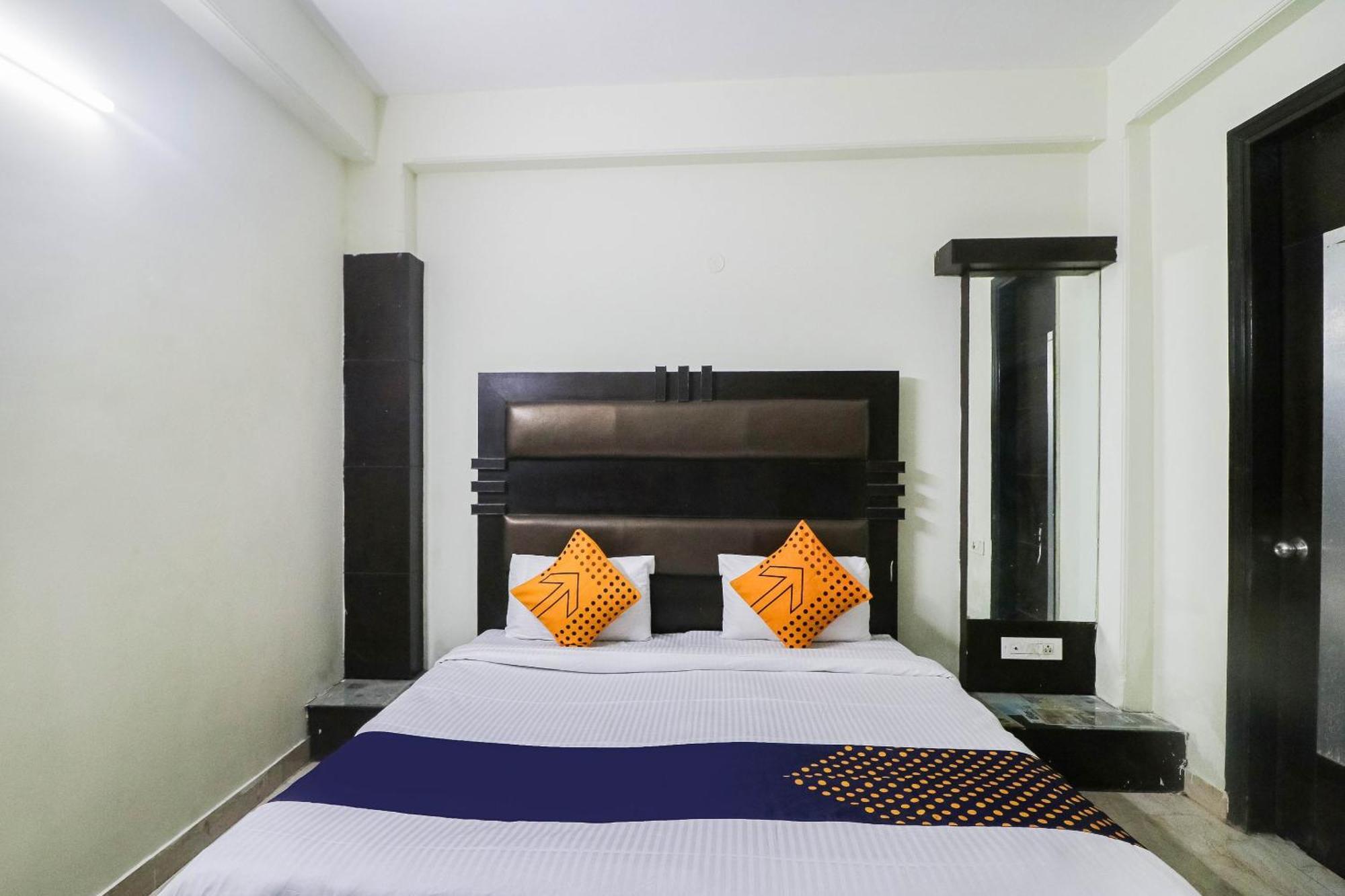 Spot On Hotel Grace Near Star Mall Γκουργκάον Εξωτερικό φωτογραφία