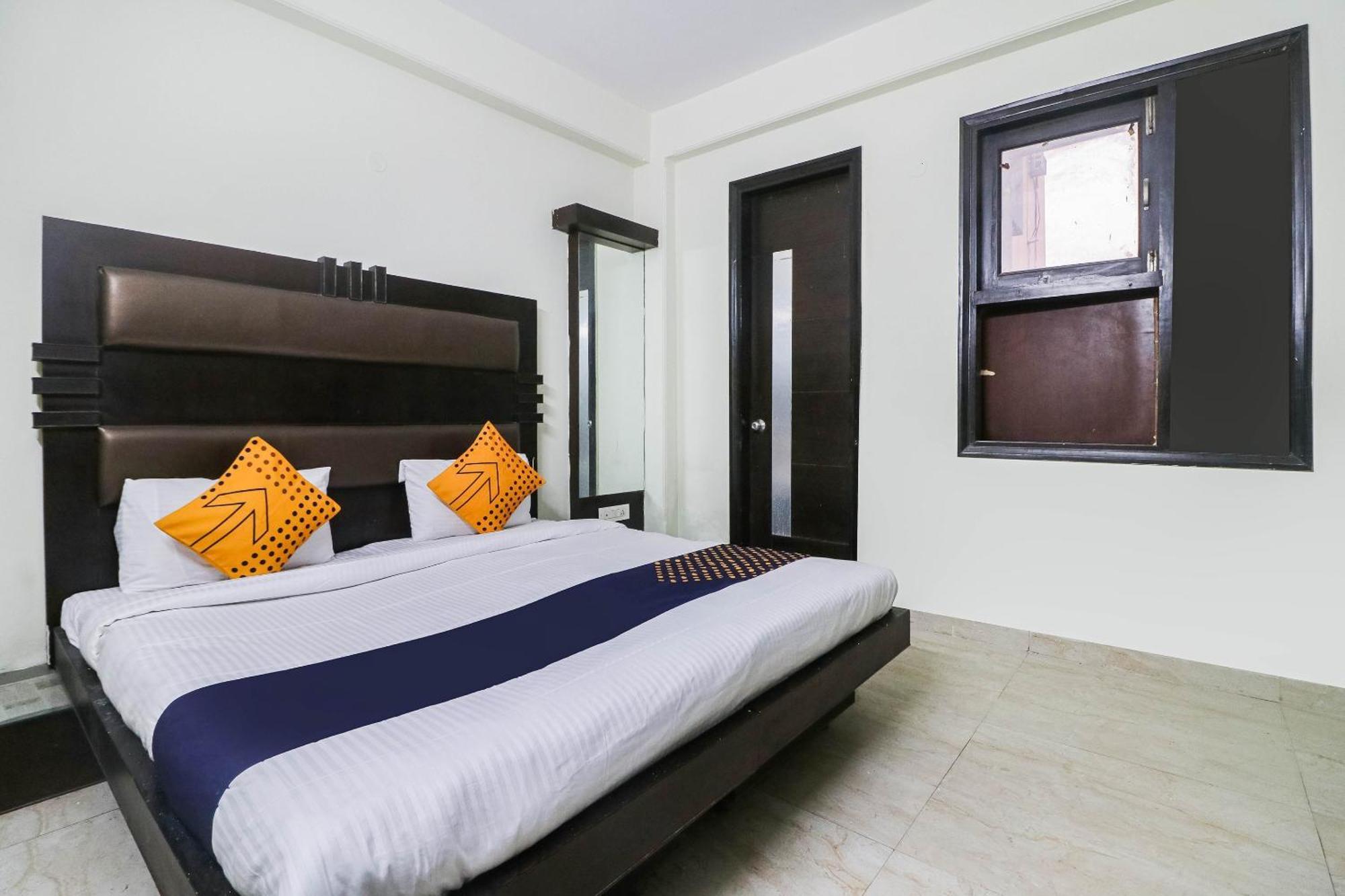 Spot On Hotel Grace Near Star Mall Γκουργκάον Εξωτερικό φωτογραφία