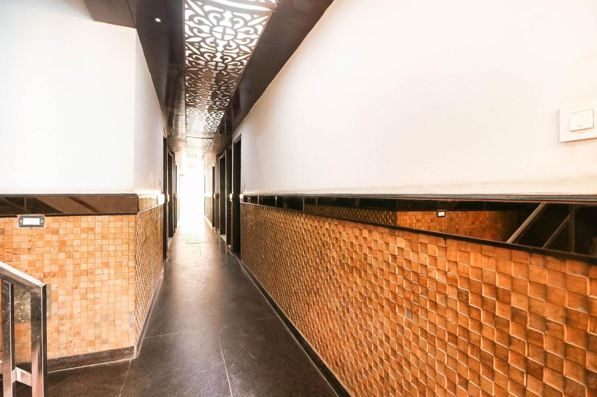 Spot On Hotel Grace Near Star Mall Γκουργκάον Εξωτερικό φωτογραφία